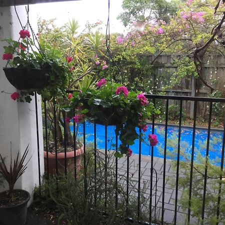 Aarn House B&B Airport Accommodation Perth Exteriör bild