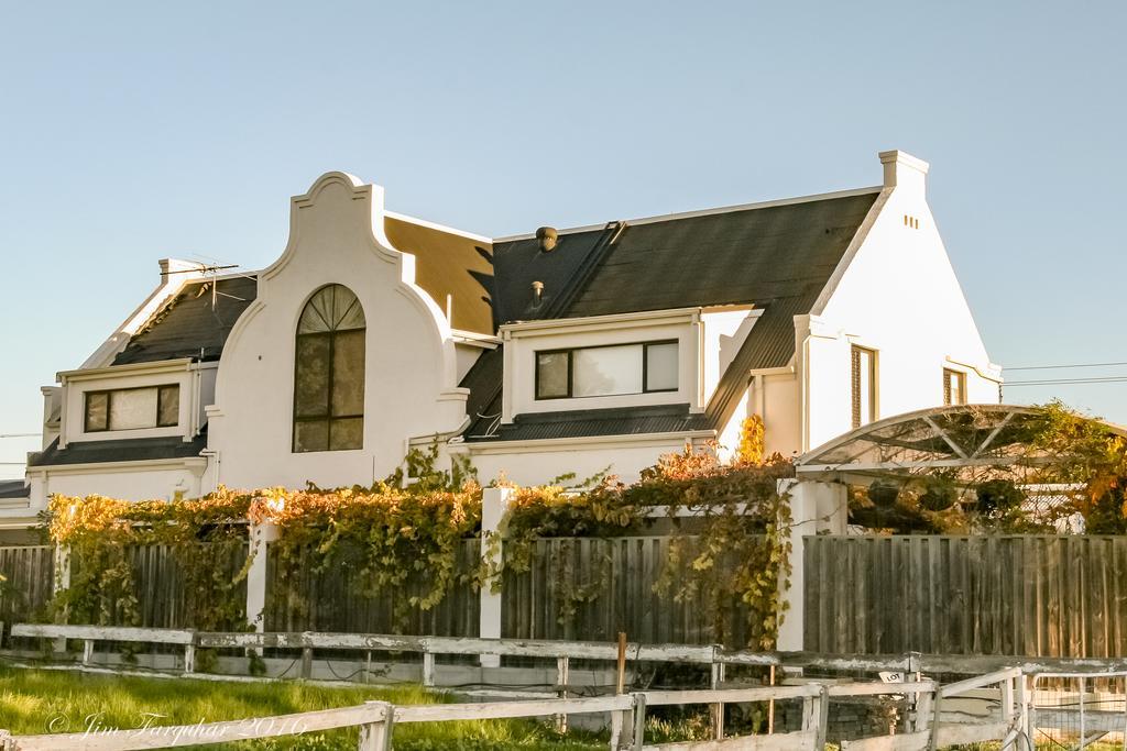 Aarn House B&B Airport Accommodation Perth Exteriör bild