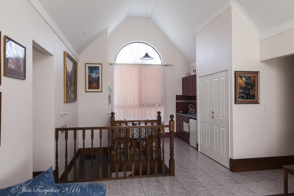 Aarn House B&B Airport Accommodation Perth Exteriör bild