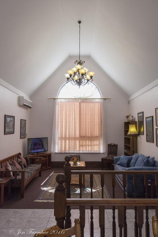 Aarn House B&B Airport Accommodation Perth Exteriör bild