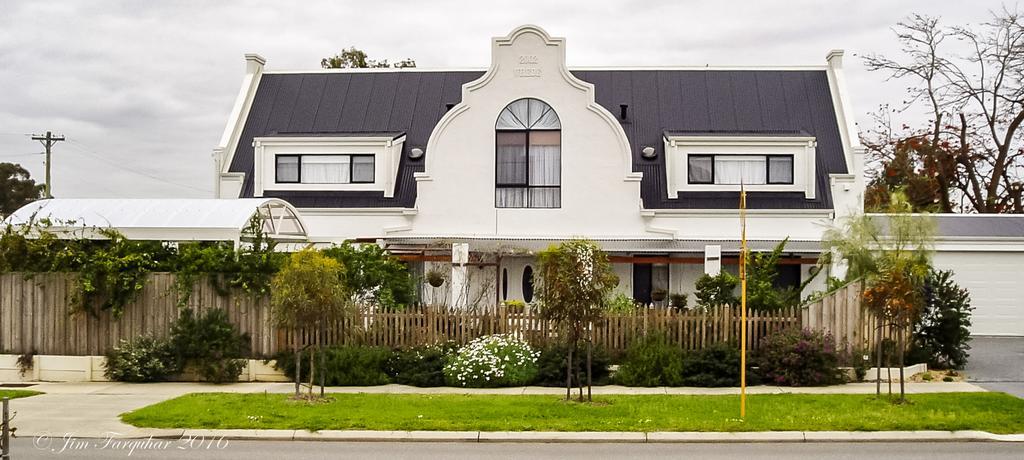 Aarn House B&B Airport Accommodation Perth Exteriör bild