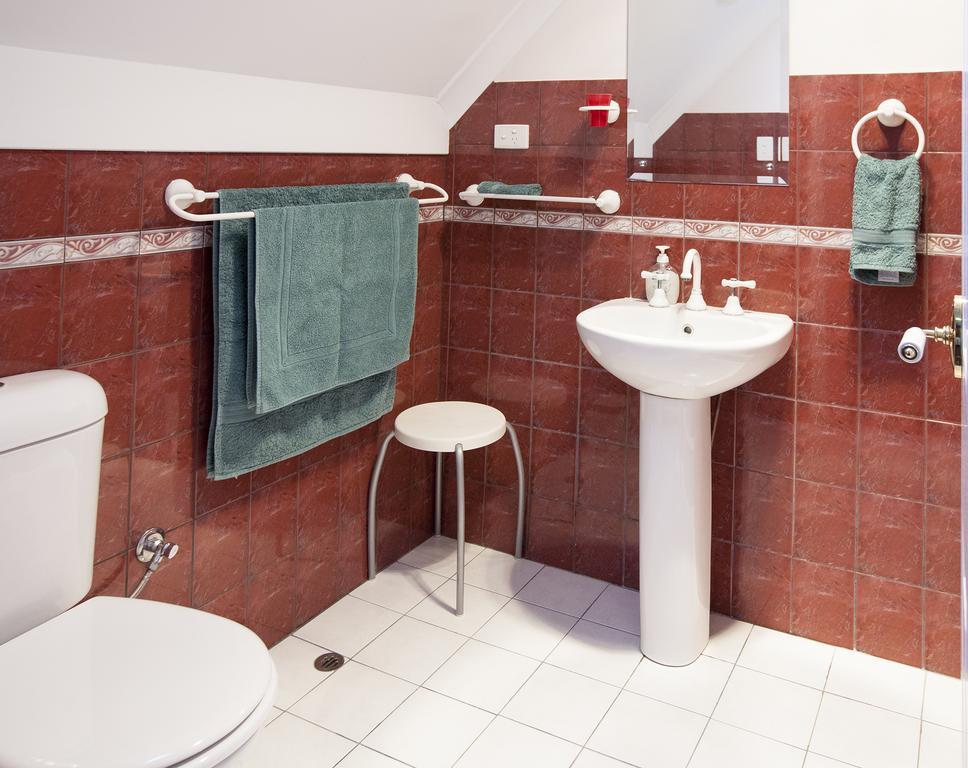 Aarn House B&B Airport Accommodation Perth Exteriör bild