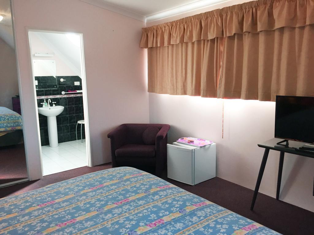 Aarn House B&B Airport Accommodation Perth Exteriör bild