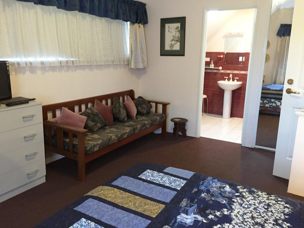 Aarn House B&B Airport Accommodation Perth Exteriör bild