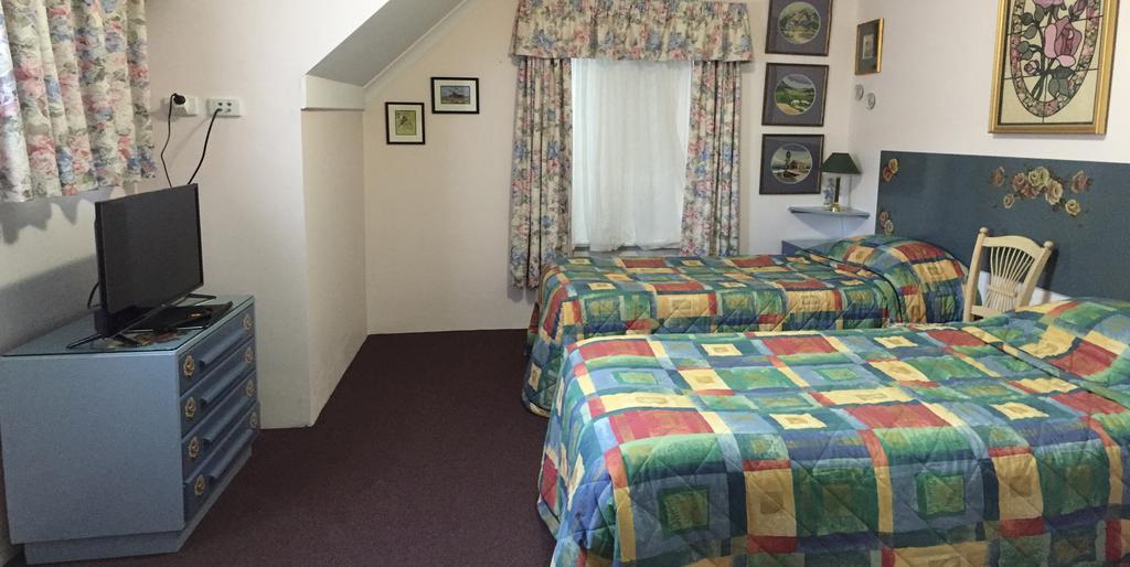 Aarn House B&B Airport Accommodation Perth Exteriör bild