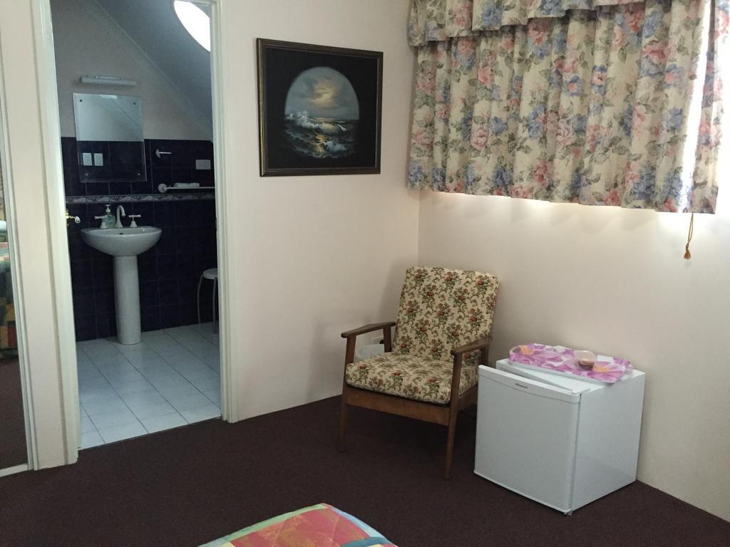 Aarn House B&B Airport Accommodation Perth Exteriör bild