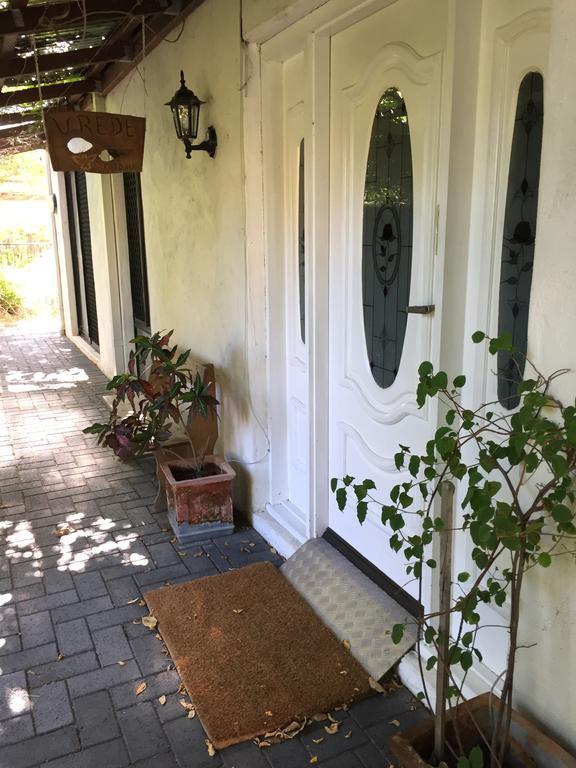 Aarn House B&B Airport Accommodation Perth Exteriör bild